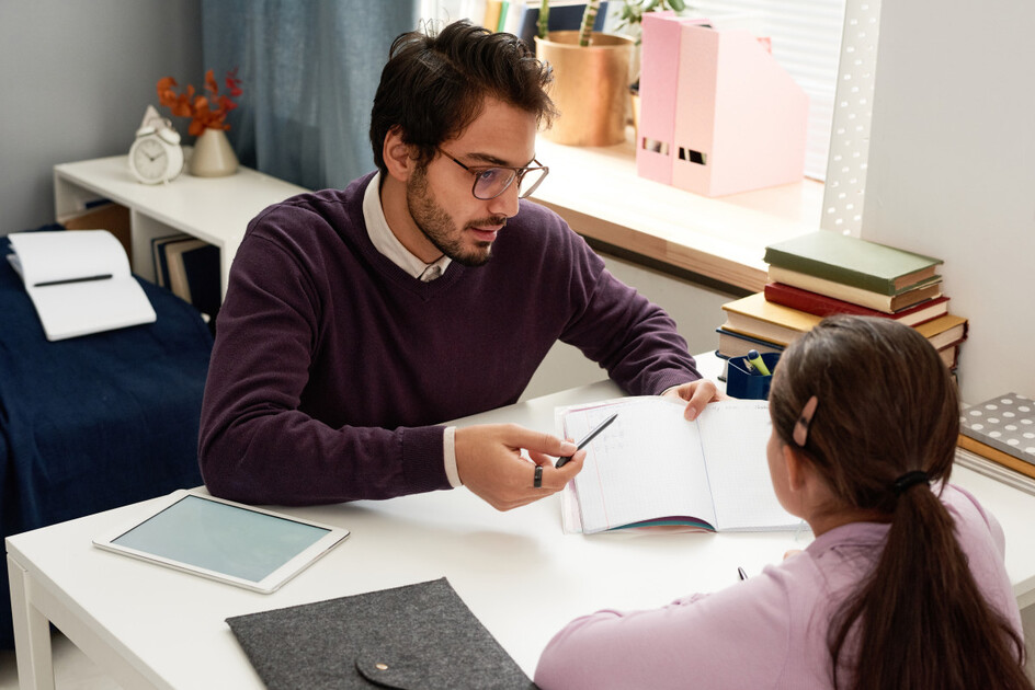 Réforme 2024 : Groupes de Niveaux au Collège | StudentJob FR